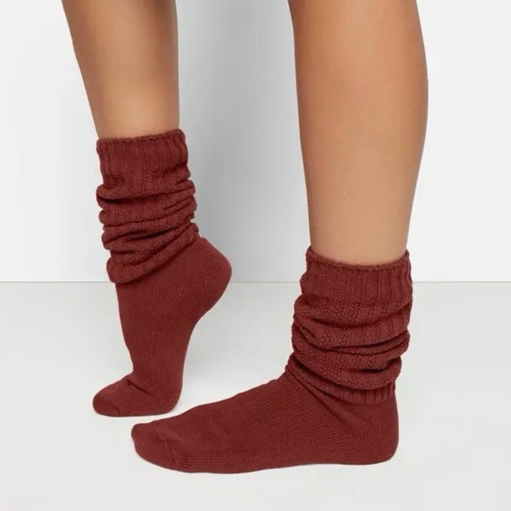 Skims Slouch Socks - Picture 3 of 4